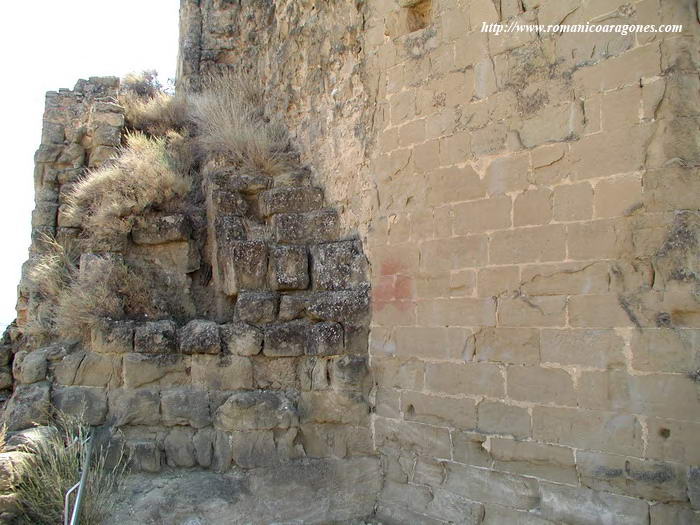 RESTOS DEL MURO ISLÁMICO ORIGINAL ADOSADO AL LADO NORTE ANTES DE LA RESTAURACIÓN